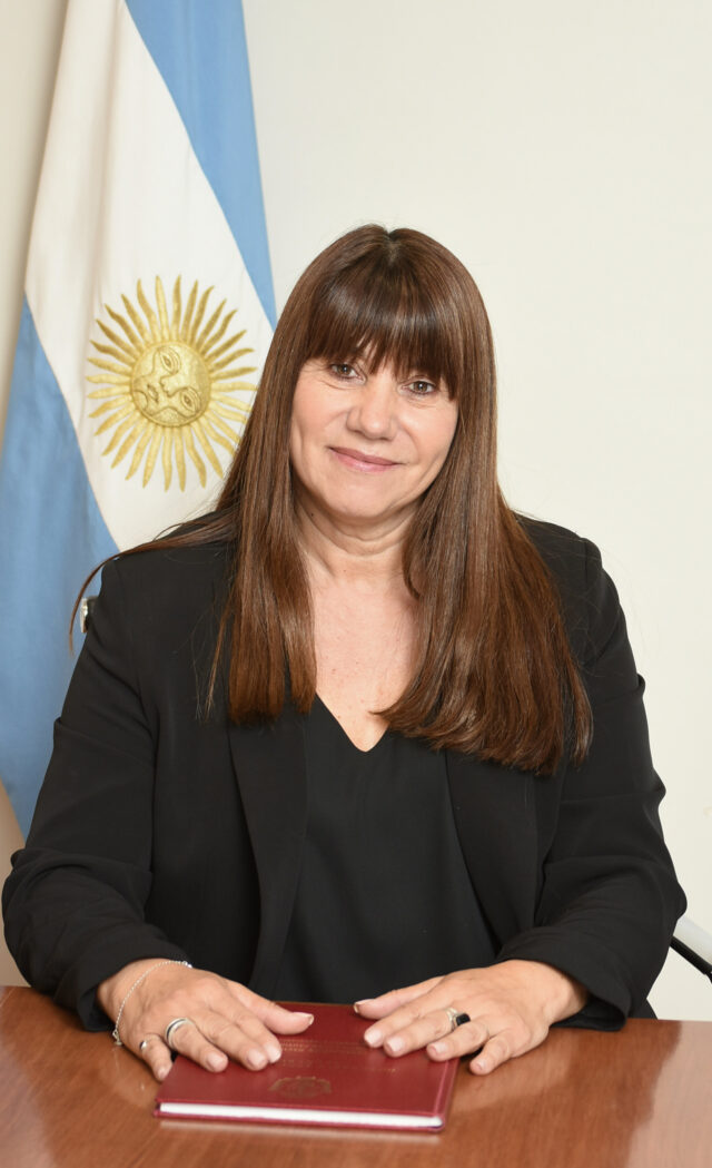 Fotografía de la Diputada María Cativa