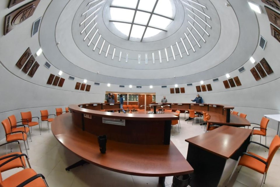 La Sala de lectura de la Biblioteca lleva el nombre de “Arturo Víctor Campelo”, quien fue vicegobernador en el mandato del gobernador Benito Fernández, de 1973 a 1976 e interrumpido por el golpe de Estado del 24 de marzo de ese año.