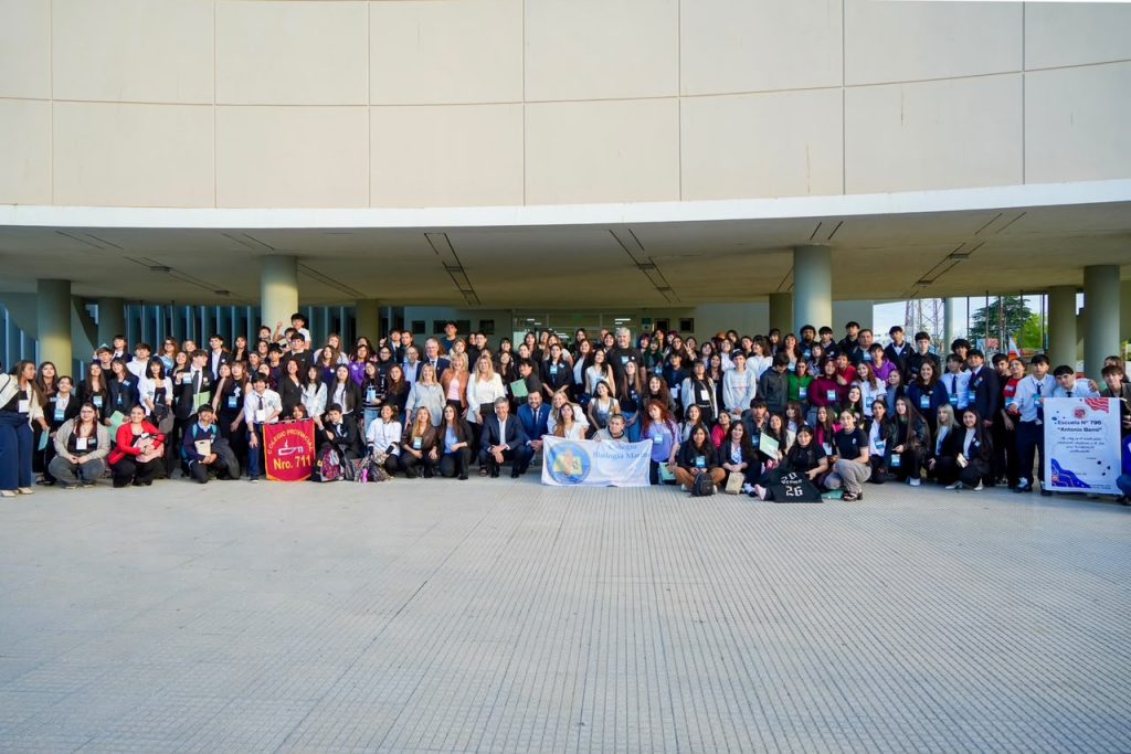 “Voz Joven en la Legislatura”: por primera vez, estudiantes de escuelas secundarias de Chubut debatieron en el recinto